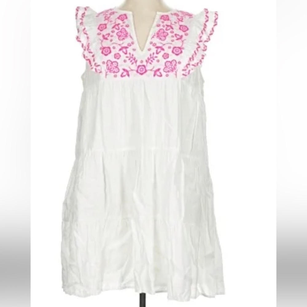 “NWT” Crown & Ivy White Boho dress with Pink Floral Accents